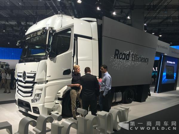 奔驰 Actros 4×2 公路高效牵引车,480马力 44.jpg
