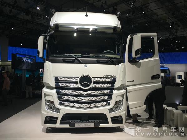 奔驰 Actros 4×2 高效牵引车.jpg