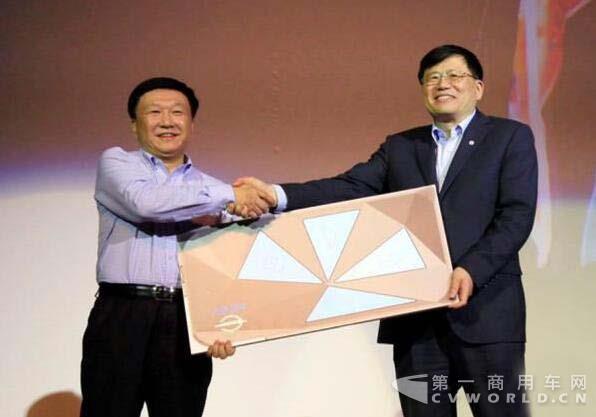 牵手.jpg 牵手.jpg