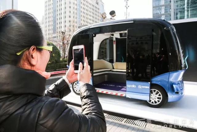 金龙客车与百度联合发布中国首辆商用级无人驾驶微循环车8.jpg