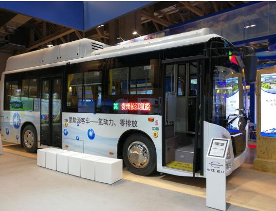 配备580l储氢瓶 贵州长江燃料电池公交车在澳门大放光彩