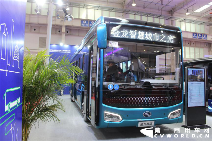 11月1日-3日，由中国道路运输协会城市客运分会与中国出租汽车暨汽车租赁协会联合主办，以“绿色出行 智慧交通”为主题的2019中国(北京)国际公共交通装备与技术展览会（下称“2019北京公交展”）在北京亦庄盛大开展。此次展会意在为业界人士提供行业最新的信息，以及优质的技术一体化解决方案，搭建城市公共交通新能源化、智能化、信息化为一体的综合展示交流、合作平台。