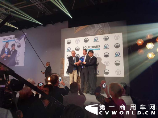 11月20日（当地时间），在法国里昂举办的交通运输展览会上（Solutrans），现代商用车氢燃料重卡项目，在沃尔沃、斯堪尼亚等强手如林的竞争中脱颖而出，赢得了评委们的一致认可，荣获2020年度卡车（IToY, International Truck of the Year）创新奖（Truck Innovation Award）。
