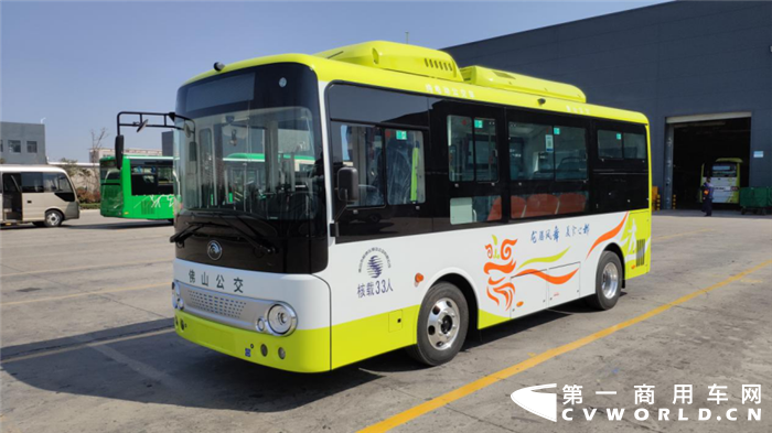 绷紧“战疫弦”， 按下“复工键”，广东佛山在行动。2020年3月24日，100辆宇通纯电动公交车正式交付广东顺德汽车运输集团有限公司。