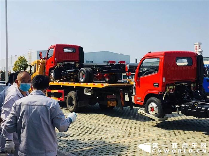 东风轻型车03.jpg