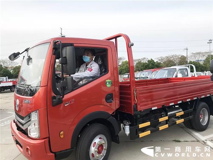 东风轻型车04.jpg