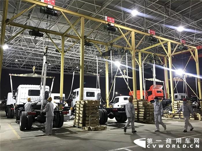 东风轻型车05.jpg