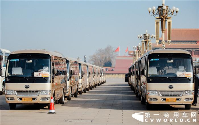 5月21日—22日，全国两会在北京开幕。常态化疫情防控背景下，作为承载代表委员出行的交通工具，两会服务用车也成为会议焦点之一。其中，作为中国自主品牌代表，宇通客车今年连续第16年服务全国两会，238辆宇通客车在客车整体服务用车中占比达66.7%，再度彰显领先实力。