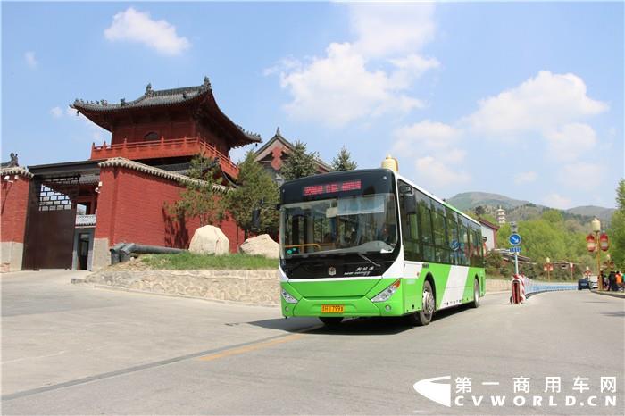 近日，中通客车成功中标唐山150辆纯电动公交客车，车辆将全部用于唐山市老旧公交的更新，为当地居民提供更加舒适、便捷、绿色的公共交通服务。