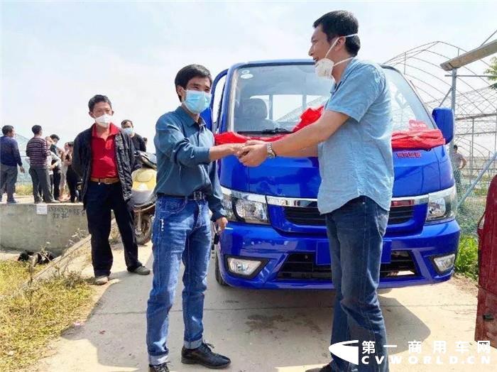 2020年7月15日，东风汽车股份有限公司在湖北武汉、襄阳、十堰三地同步举办以“荆楚东风  浴火新生”为主题的东风汽车股份抗疫英雄会暨上市21周年活动。