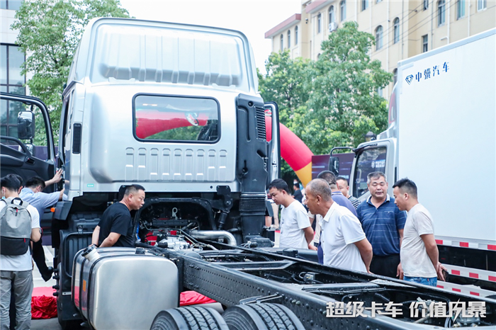 7月11日，“超级卡车 价值风暴 欧航R系列超级卡车上市发布暨欧航欧马可国VI产品专场推介会”在上海隆重举行。这是继2020年5月河南郑州欧航R系列产品全国发布后，欧航品牌的又一历程碑事件，不但标志着欧航R系列产品正式“落户”上海，为上海及周边物流卡友带来更具价值的中长途城际物流产品解决方案，助力卡友高效运营。