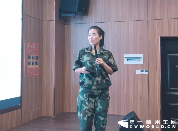 如果说毕业典礼是校园时光的终点站，那么入职日这天便是迈向青春下一段旅程的起跑线。看，中车电动的“后浪们”带着热情与活力，即将入海～