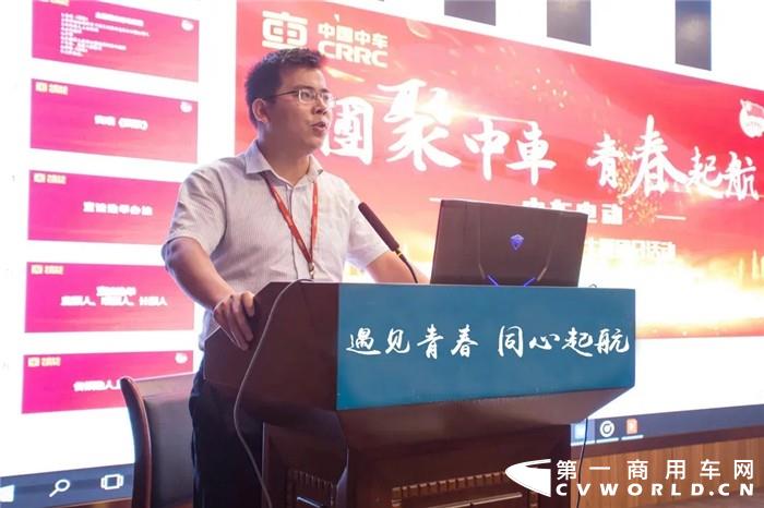如果说毕业典礼是校园时光的终点站，那么入职日这天便是迈向青春下一段旅程的起跑线。看，中车电动的“后浪们”带着热情与活力，即将入海～