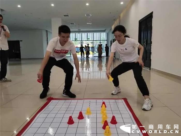 如果说毕业典礼是校园时光的终点站，那么入职日这天便是迈向青春下一段旅程的起跑线。看，中车电动的“后浪们”带着热情与活力，即将入海～