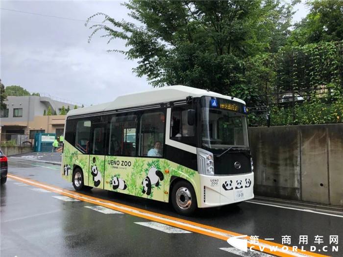 京都、冲绳、岩手、尾濑、山梨...,从2015年5辆纯电动巴士K9交付开始，比亚迪纯电动巴士已经走遍了日本多个城市的不同地区。从一个城市到多个城市，从一款巴士到多款巴士，从公交车、港口接驳到景区接驳，遍布了日本的南部、中部、东北部。