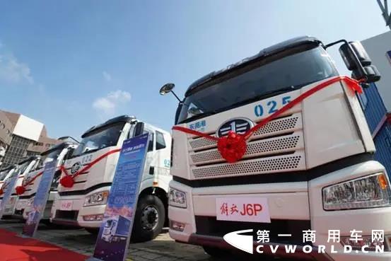 2020年8月26日，东莞港供应链有限公司40台一汽解放港内重载牵引车正式交付使用，此批车辆为2020款J6P 4X2 420马力新港口车第一批港内大客户订单。