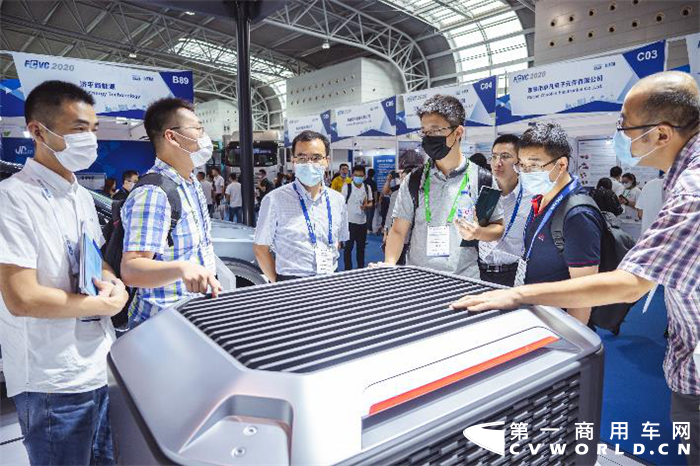 近日，第五届国际氢能与燃料电池汽车大会（以下简称FCVC 2020）在中国上海召开，逾百家氢能燃料电池汽车企业、制储氢设备及氢能基础设施建设企业参展，向公众集中展示当下领先氢能相关技术和绿色可持续发展的未来。