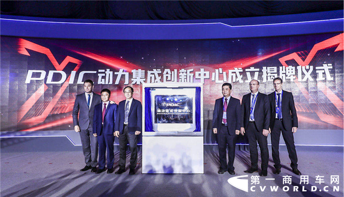 9月24日，福田汽车2020品牌盛典日在京召开。本次品牌盛典见证了商用车行业技术的又一次革新，同时也为智慧物流转型升级提供了产品及战略支持。当天，福田汽车隆重发布X超级动力链品牌、超级卡车3.0产品战略、北京绿色商用车全新解决方案和系列新品，践行品牌向上的同时，用科技的力量和绿色承诺为用户带来更具价值的一体化解决方案，助力行业健康可持续发展。