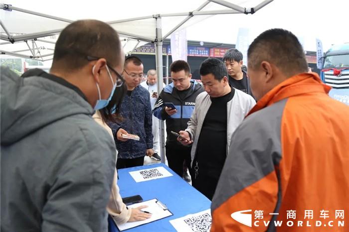 2020年10月14日，【欧曼超级重卡节油体验行】活动抵达河北邯郸，与上百位新老客户欢聚一堂，共同体验和感受欧曼超级重卡品牌的魅力和产品的独特之处。