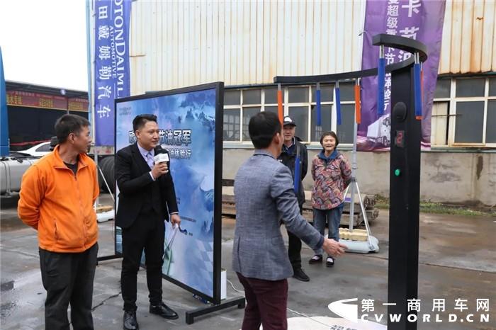 2020年10月14日，【欧曼超级重卡节油体验行】活动抵达河北邯郸，与上百位新老客户欢聚一堂，共同体验和感受欧曼超级重卡品牌的魅力和产品的独特之处。