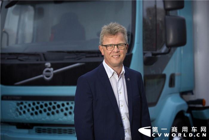 2021年，沃尔沃卡车将开始在欧洲提供全系列重型电动卡车，欧洲运输商将可订购全电动版本车辆。大力推动车辆电气化，标志着沃尔沃卡车在推进非化石燃料运输的进程中迈出了重要一步。