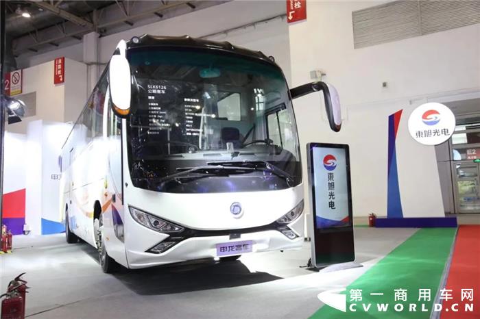 11月18日-20日，2020北京国际道路运输、城市公交车辆及零部件展览会（以下简称“道路运输车辆展”）在中国国际展览中心隆重举行。为响应本届展会“交通强国、客车实践”的主题，申龙客车携旗下SLK6885纯电动城市客车与SLK6126公路客车两款新时代精品客车参展，在展会现场获得了众多与会者的广泛关注。