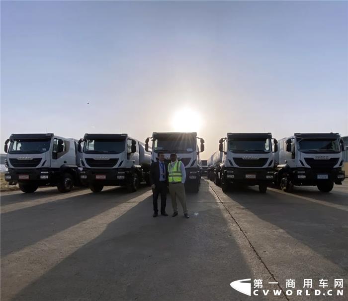 近日，依维柯向埃塞俄比亚菲贝拉公司交付了160辆Trakker系列卡车，它们用于在菲贝拉农产品加工厂的运输工作。该工厂生产优质的食用油，并在埃塞俄比亚和东非国家销售。160辆Trakker卡车均配备Eurotronic自动变速箱，可降低操作成本并为操作员提供更高的安全性，同时为驾驶员带来卓越的驾驶舒适性。