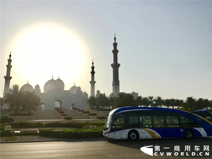 近日，银隆新能源纯电动公交车再次迈向国际市场，正式进驻阿拉伯联合酋长国首都阿布扎比。作为中东地区首次推出的快充型钛酸锂动力电池（LTO）环保客车，银隆新能源纯电动公交车将为阿布扎比的公共交通体系带去安全高效、绿色环保新体验，为阿联酋实现可持续经济发展愿景贡献力量。