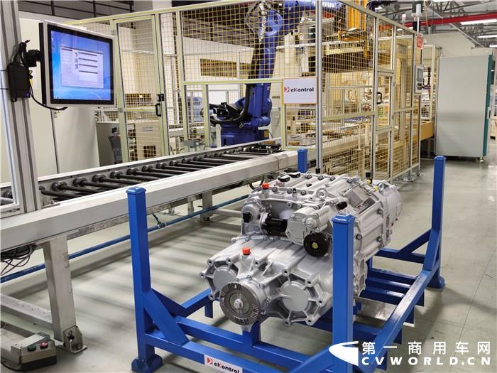 【第一商用车网 原创】北奔100千瓦级氢燃料电池环卫重卡采用了凯博易控eDMT驱动系统。