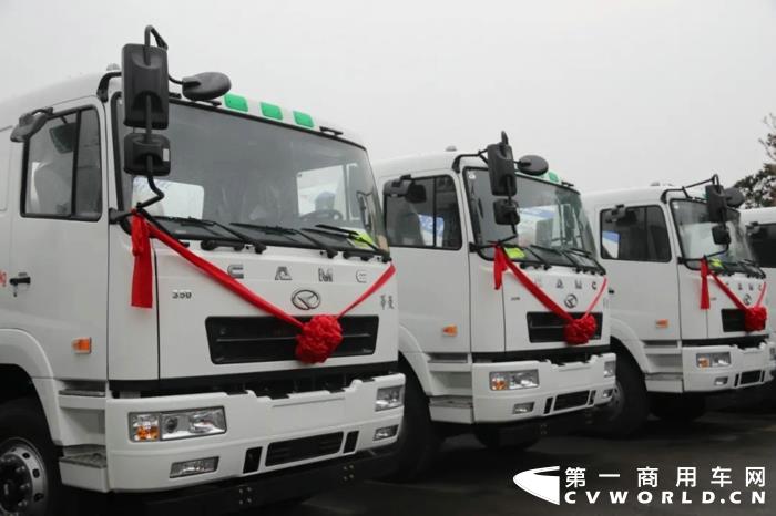 交車(chē)又訂車(chē)，華菱漢馬2021重慶產(chǎn)品推介會(huì)精彩不斷3.webp.jpg