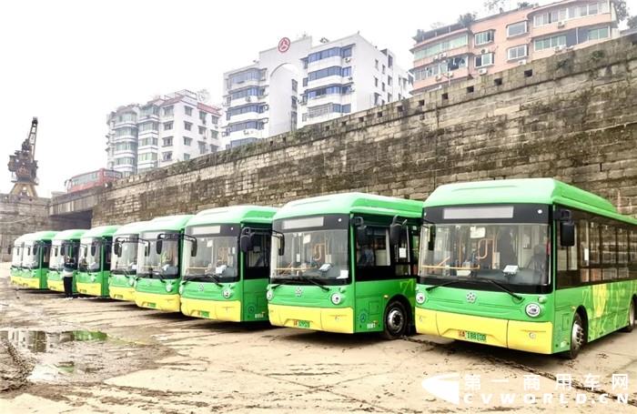 時光飛逝，半年時間一晃而過。今年上半年，盡管我國客車市場面對不利局面，但宇通客車、比亞迪、中車電動、中通客車、廈門金龍等企業(yè)在市場上積極開展推廣活動，都拿下了不少批量大單，也幫助客車市場逐步復(fù)蘇。