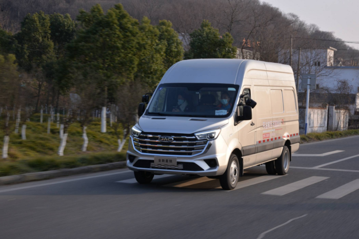 【第一商用車網 原創】從今年4月份開始，我國客車市場連續實現“全盤”增長，其中份額最大的輕客市場已實現“5連增”； 7月份，商用車市場繼續實現增長，包括重卡、輕卡在內的多個細分市場的連增勢頭已擴大至“6連增”，客車市場表現又是如何呢？