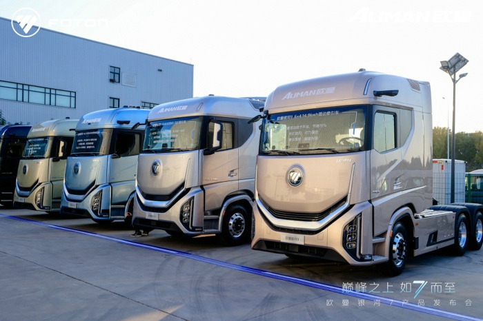 欧曼银河牵引车2.jpg
