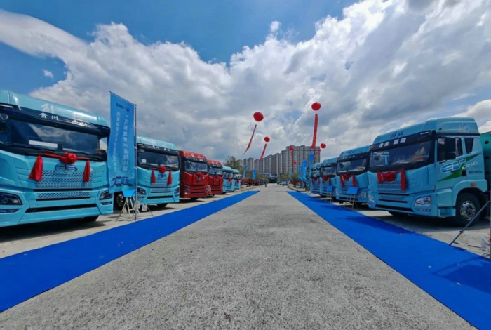 解放纯电牵引车.jpg