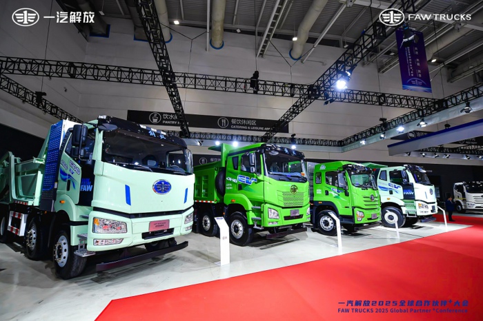解放新能源自卸车.JPG