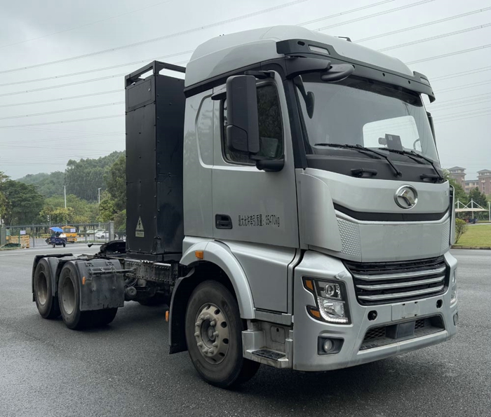 厦门金龙纯电动半挂牵引车.jpg