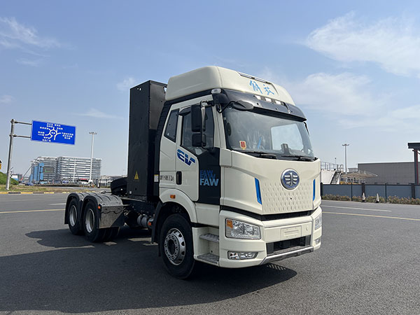 解放换电牵引车.jpg