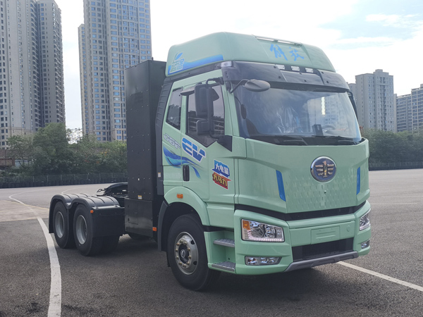 解放600.92度牵引车.jpg