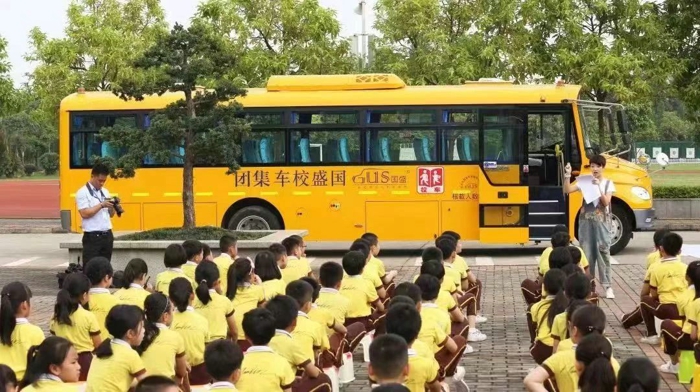 校车4.jpg