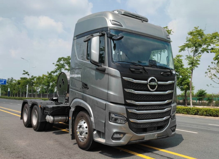 北京重卡追梦牵引车，搭载康明斯15N燃气发动机,630马力.jpg