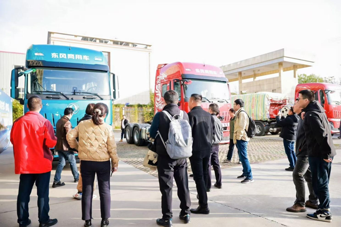 东风商用车新品共创襄阳启幕，书写可靠新篇章4.png