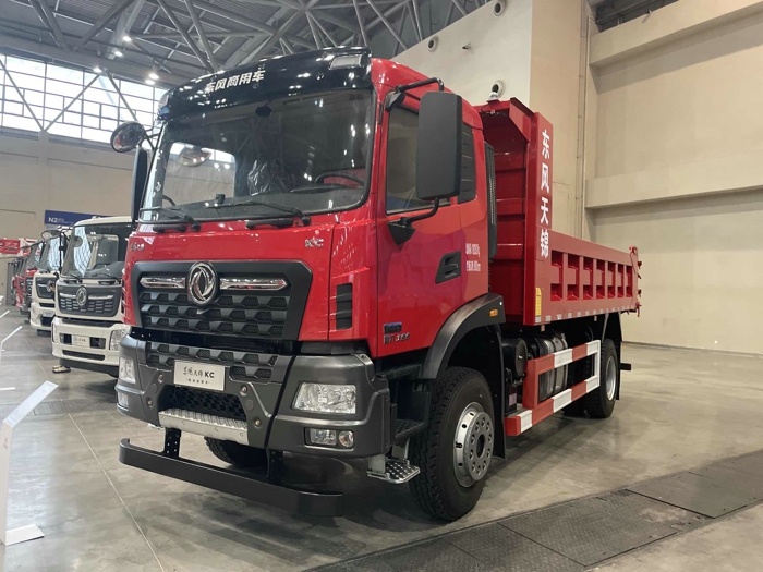 东风天锦KC王者自卸车，搭载玉柴7升300马力发动机2.jpg