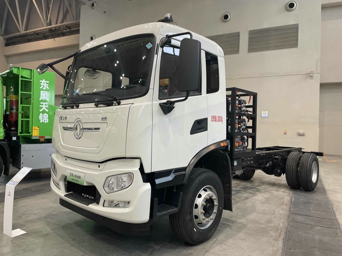 东风天锦KR纯电洗扫车底盘2.jpg