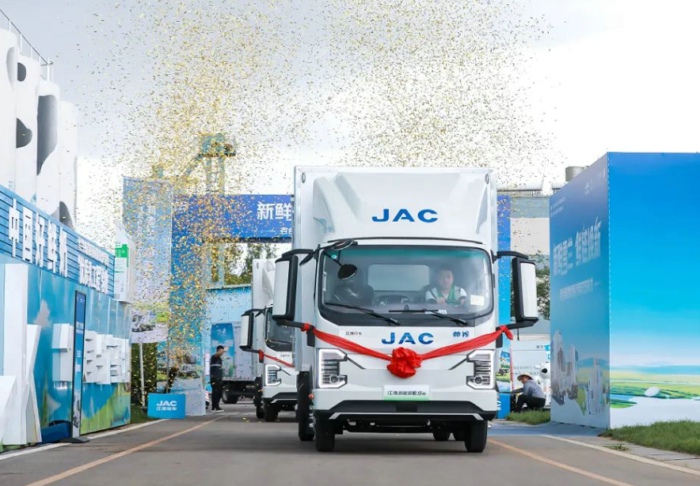 江淮新能源轻卡优质乳专用车.jpg