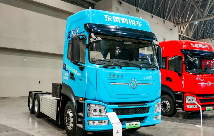 东风天龙KL纯电牵引车2.jpg