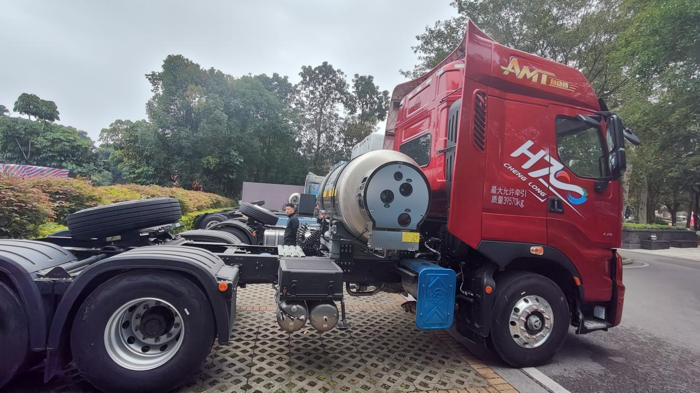 乘龙H7 Pro LNG牵引车3.png