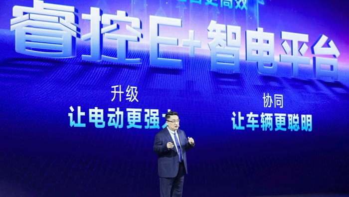 宇通科技节擘画“智电融合”新蓝图4.jpg