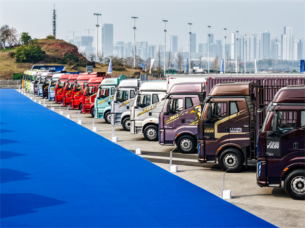 【第一商用车网 原创】3月份，重卡旺季的“春天”到来，行业以破13万辆、同比增长近20%收官。重卡市场的“舞台”上，头部企业们的3月业绩又是如何的呢？