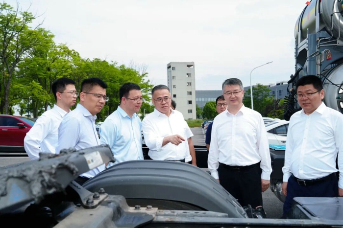中国一汽副总经理张小帆一行到东风开展商用车业务交流2.jpg