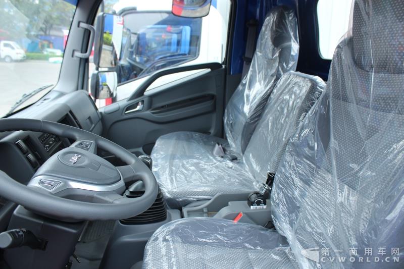 搭载康明斯动力帅铃全能轻卡